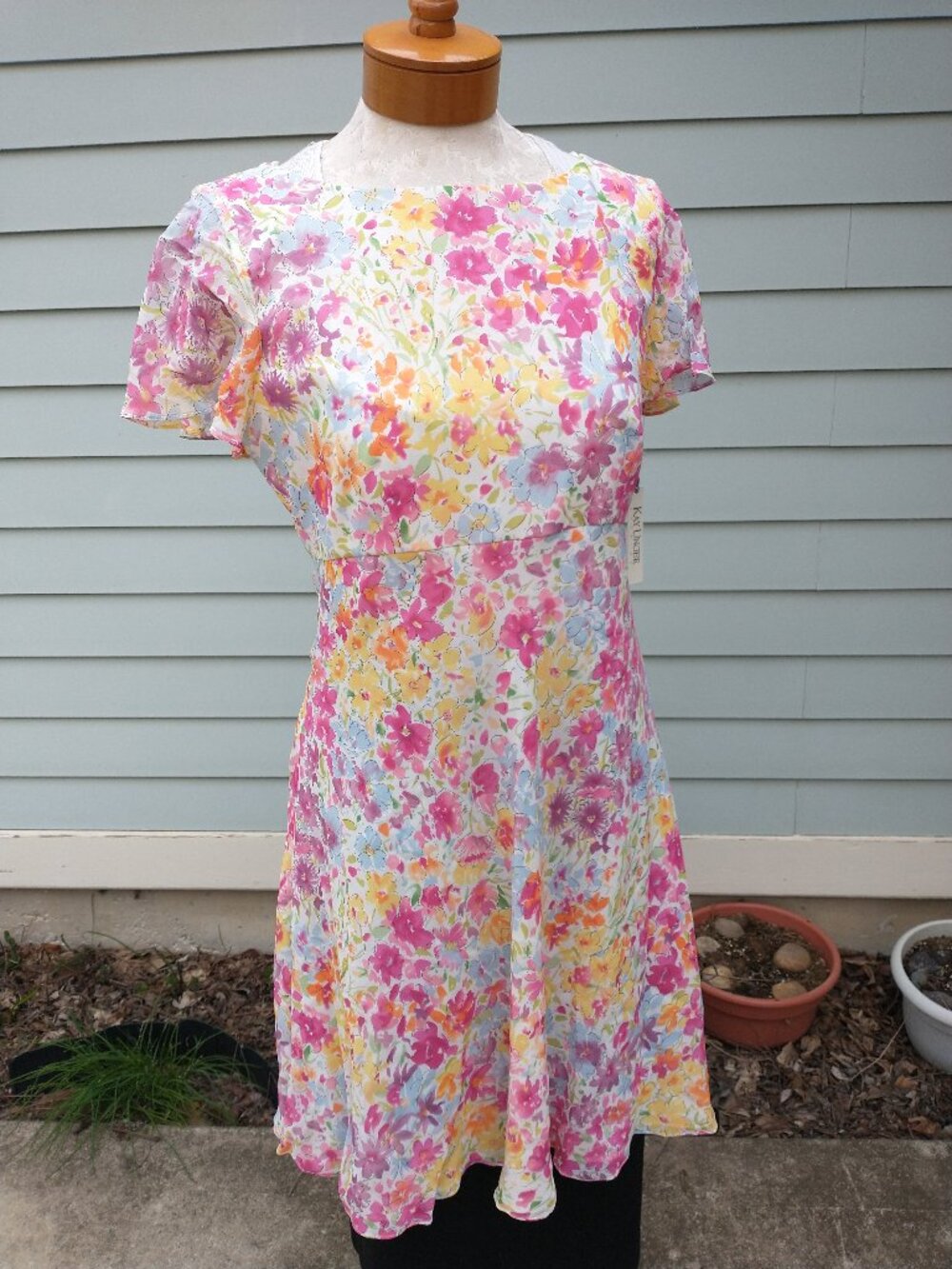 Dress: Silk, floral short sleeve. Size 10 - by Kay Unger Evening